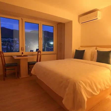 Deluxe Bellevue