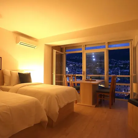Deluxe Bellevue *